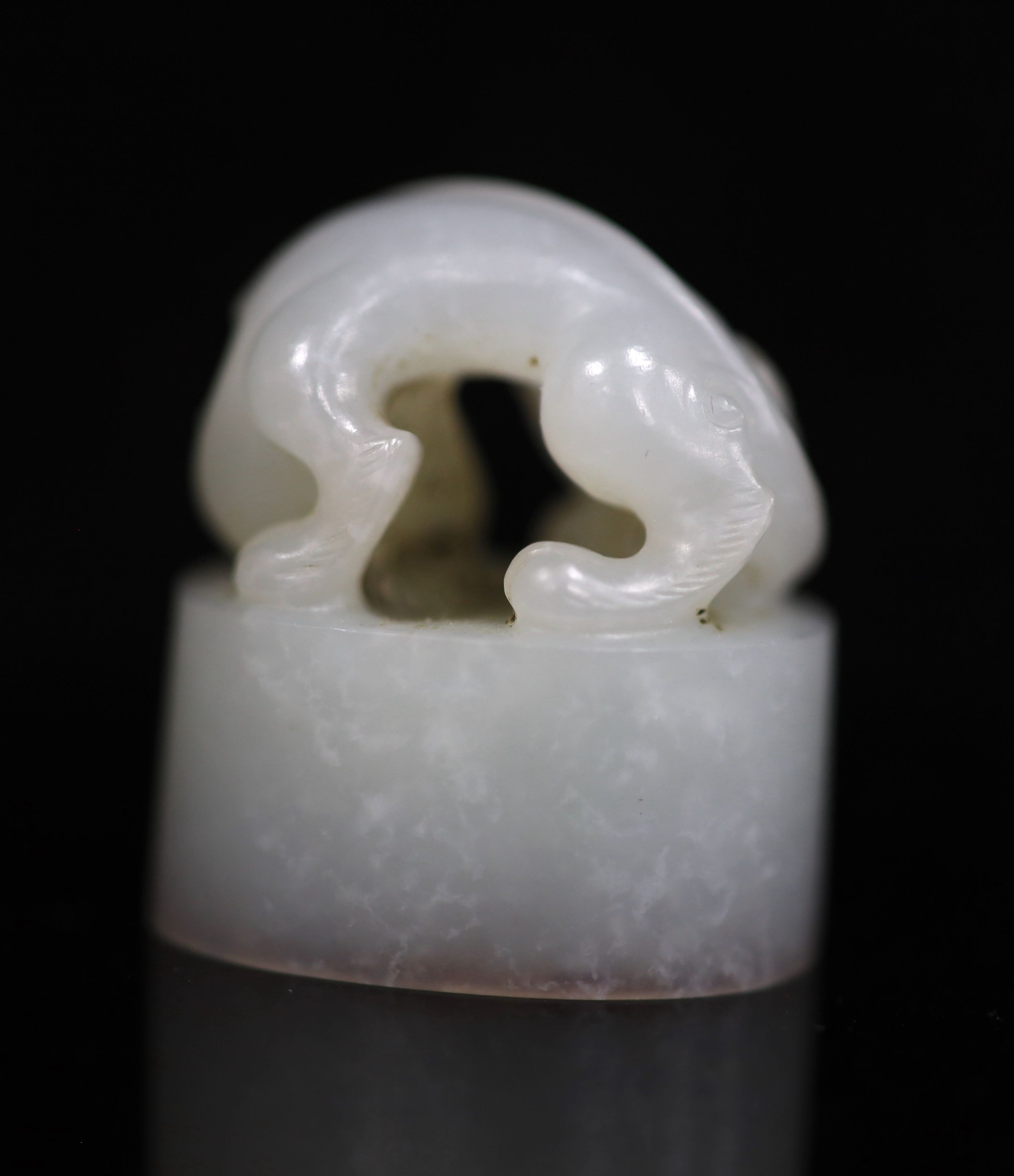 A Chinese white jade oval seal, 2.9cm high